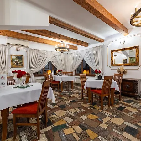 Dworek Kurowski مزرعة للإقامة