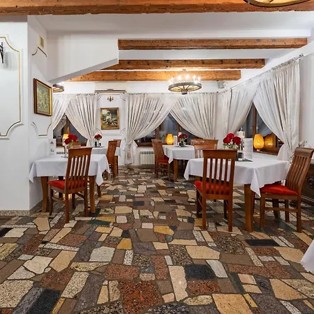 Dworek Kurowski مزرعة للإقامة شتشيتسين