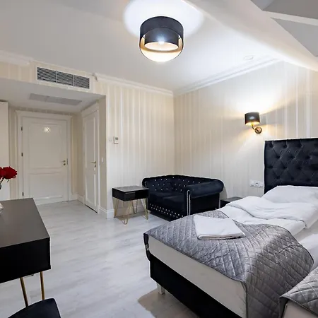 Dworek Kurowski مزرعة للإقامة شتشيتسين