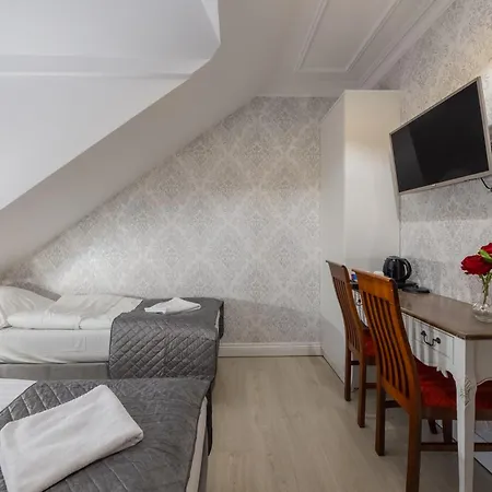 Dworek Kurowski مزرعة للإقامة *