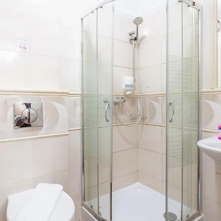 Dworek Kurowski مزرعة للإقامة