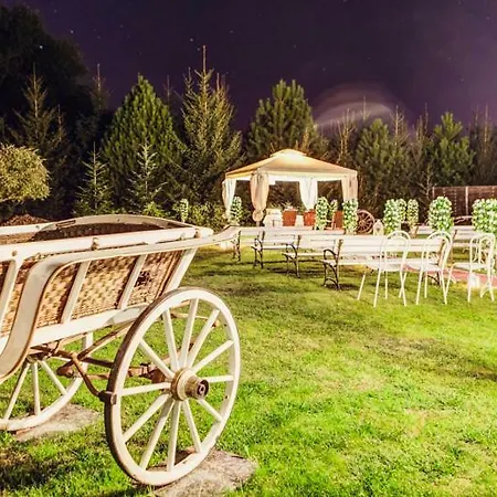 Dworek Kurowski 팜스테이 *