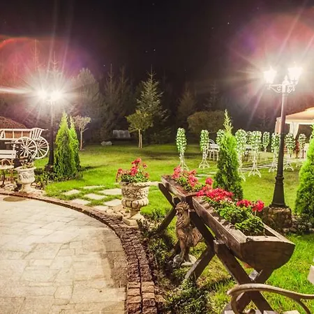 مزرعة للإقامة Dworek Kurowski